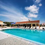 Sandy Complex - Poolside & Seaside 4*