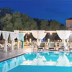 Апарт-отель Sandy Complex - Poolside & Seaside 4*