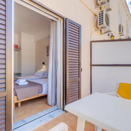 Sandy Complex - Poolside & Seaside Apartmanhotel Kávosz