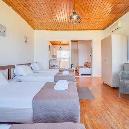 Sandy Complex - Poolside & Seaside Apartmanhotel