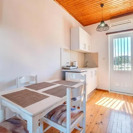 Apartmanhotel Sandy Complex - Poolside & Seaside