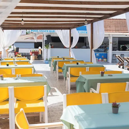 Sandy Complex - Poolside & Seaside 4*