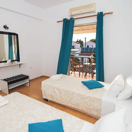 Sandy Complex - Poolside & Seaside Apartmanhotel 4*