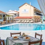 Sandy Complex - Poolside & Seaside 아파트호텔 4*