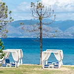 Sandy Complex - Poolside & Seaside 4*