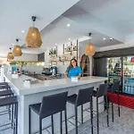 Sandy Complex - Poolside & Seaside 4*