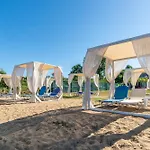 아파트호텔 Sandy Complex - Poolside & Seaside 4*