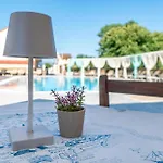 아파트호텔 Sandy Complex - Poolside & Seaside