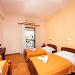Sandy Complex - Poolside & Seaside 4*