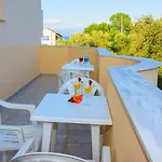 Sandy Complex - Poolside & Seaside 4*