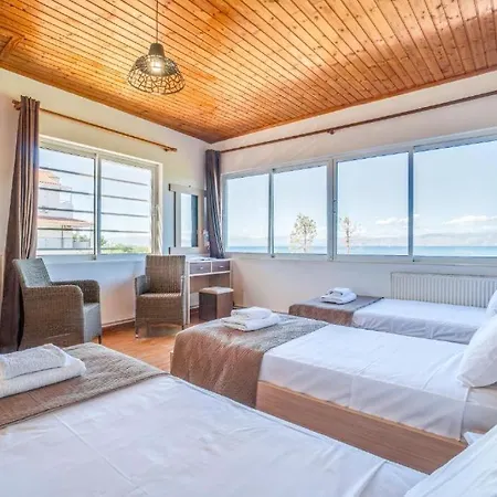 Sandy Complex - Poolside & Seaside