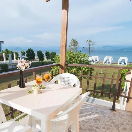 Sandy Complex By Konnect - Poolside & Seaside