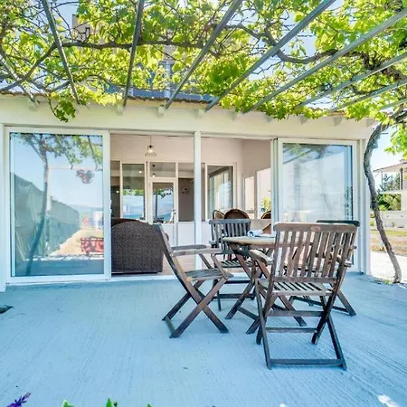 Sandy Complex - Poolside & Seaside 4*