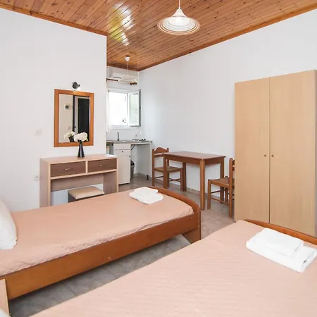 מלון דירות Sandy Complex - Poolside & Seaside 4*