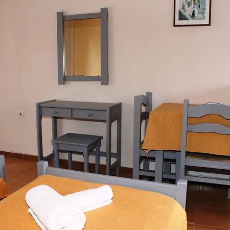 Sandy Complex - Poolside & Seaside 4*