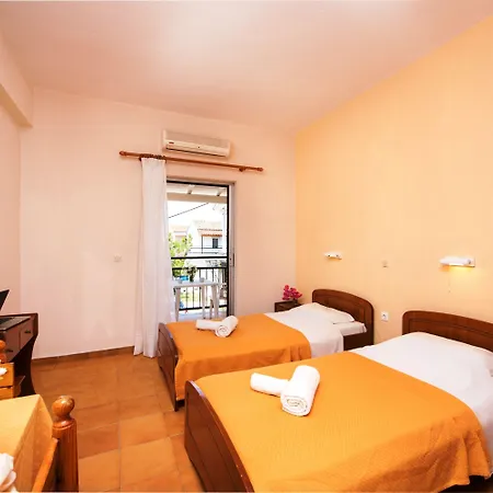 Sandy Complex - Poolside & Seaside 4*