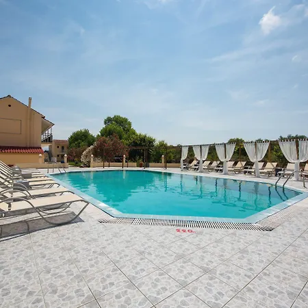 מלון דירות Sandy Complex - Poolside & Seaside 4*