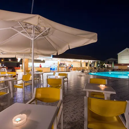 מלון דירות Sandy Complex - Poolside & Seaside 4*