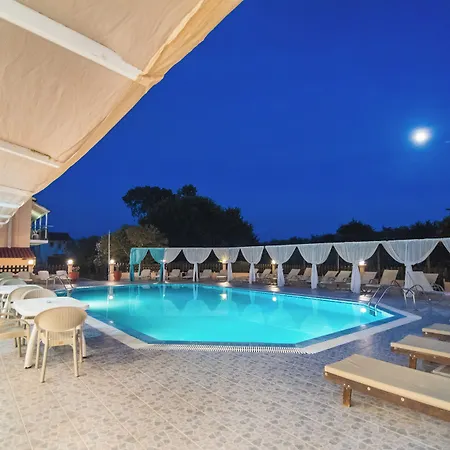 Sandy Complex - Poolside & Seaside 4*