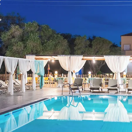 מלון דירות Sandy Complex - Poolside & Seaside 4*