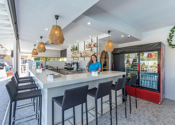 Sandy Complex - Poolside & Seaside 4*