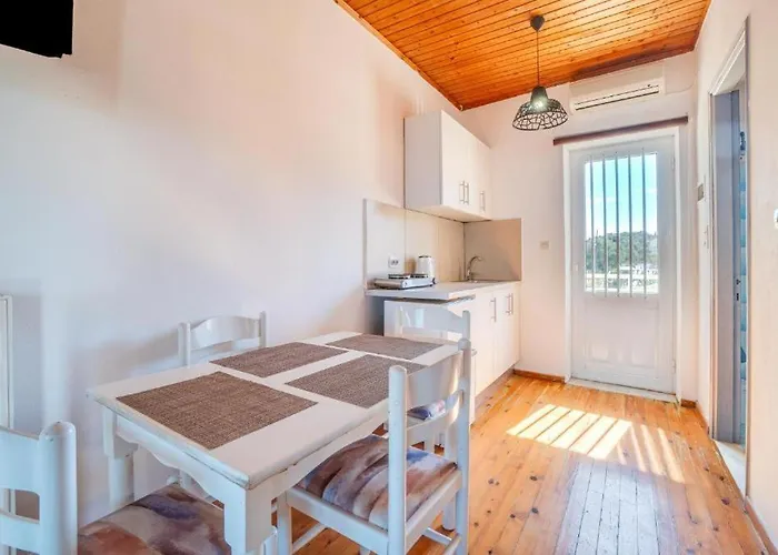 Hotel apartamentowy Sandy Complex - Poolside & Seaside