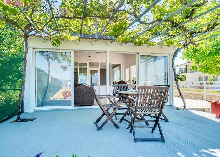 Sandy Complex - Poolside & Seaside 4*