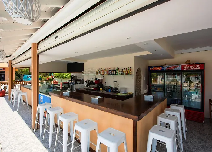 Sandy Complex - Poolside & Seaside 公寓式酒店