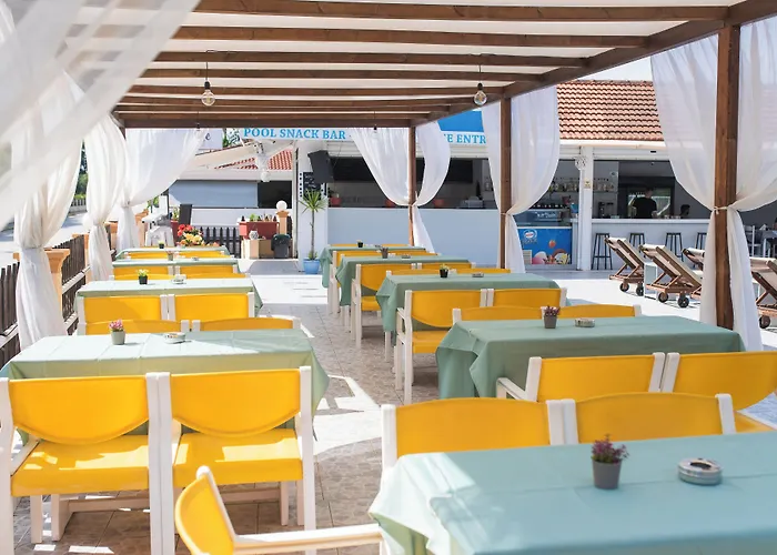 Sandy Complex - Poolside & Seaside 4*