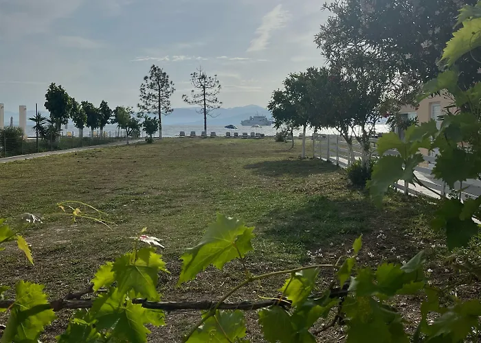 Sandy Complex - Poolside & Seaside 公寓式酒店 4*