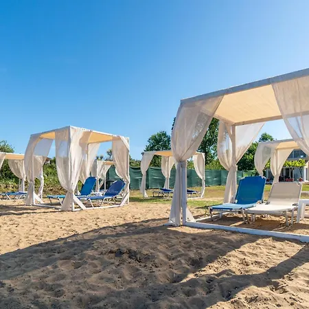 Aparthotel Sandy Complex By Konnect - Poolside & Seaside 2*