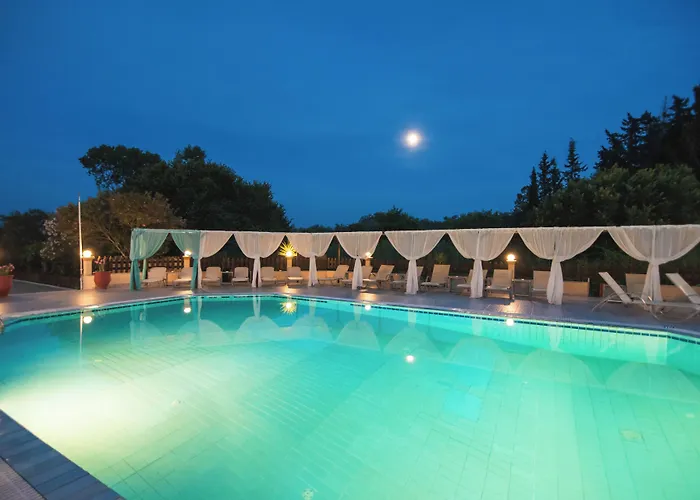 Sandy Complex - Poolside & Seaside 4*